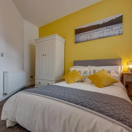 Lovely 1 Bed Sleeps 4 * Sheffield