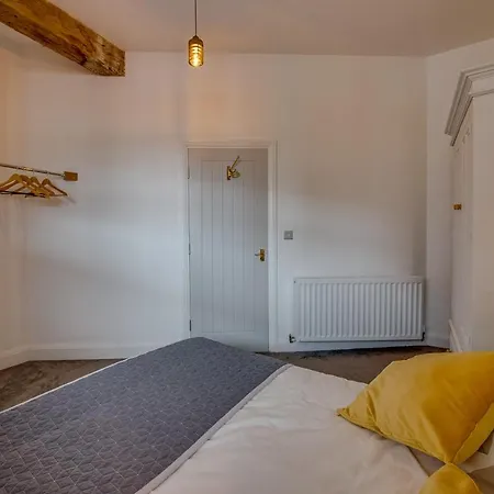 Lovely 1 Bed Sleeps 4 Apartment Sheffield